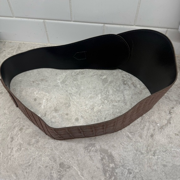 Rare Vintage Landes Brown Leather Crocodile Embossed Belt. Large. Like new! - Picture 5 of 7